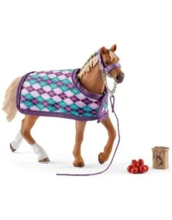 Schleich Horses 42360 - Engelse Volbloed Met Deken