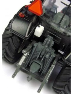 Universal Hobbies 4211 - Valtra Small N103 - Helder Rood 1:32 -Speelgoedwinkel universal hobbies universal hobbies 4211 valtra sm 4